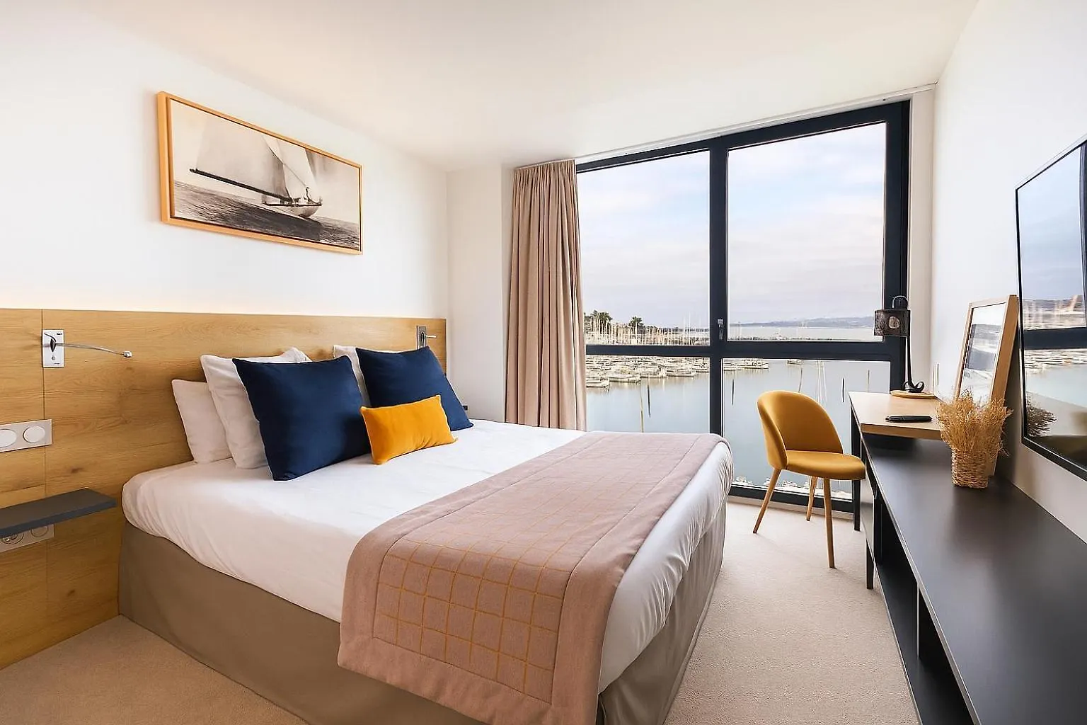 Le Nautica Hotel Perros-Guirec 3*,